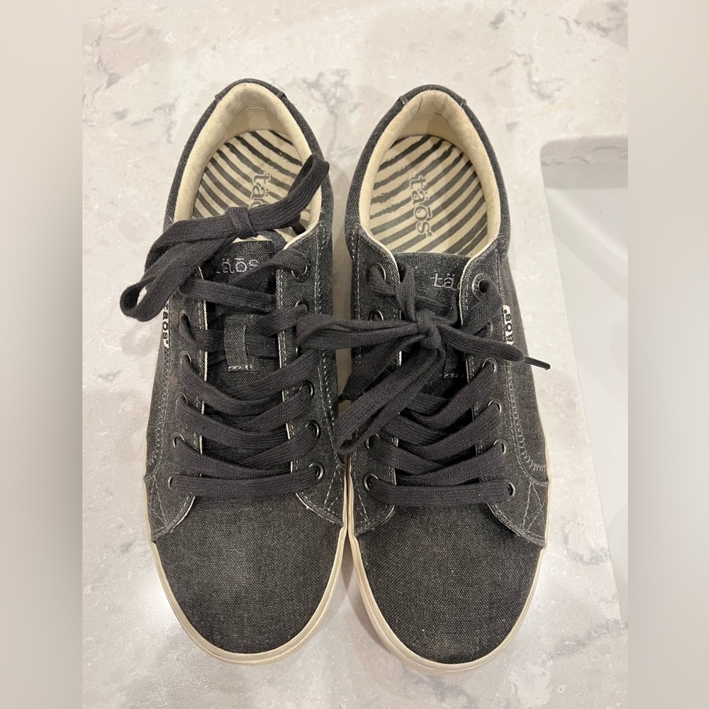 Taos women’s Plim Soul dark gray canvas sneakers.  Size 9.5 - Picture 2 of 5